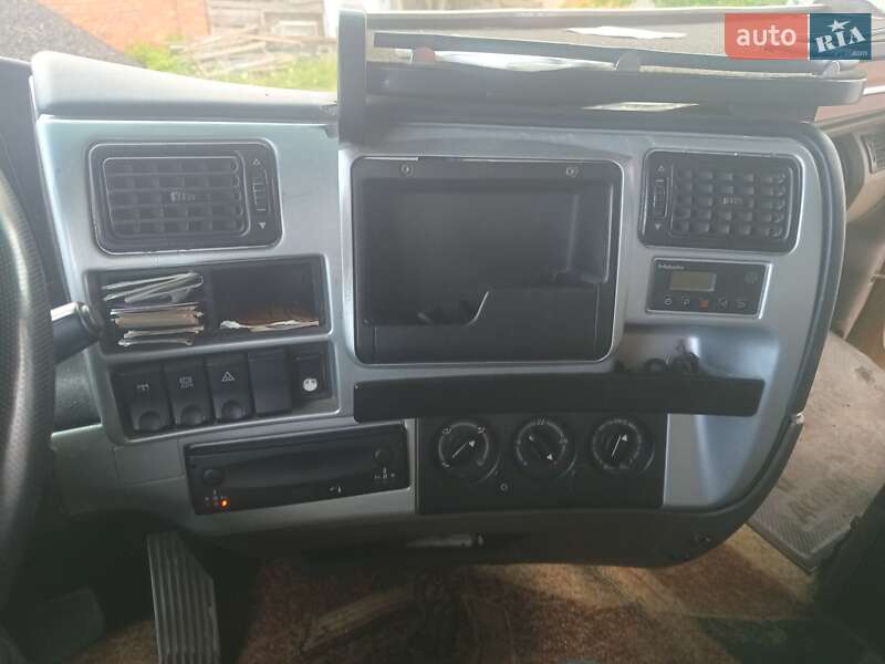 Тягач Renault Magnum 2004 в 
