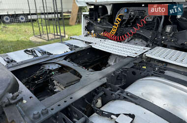 Тягач Renault Magnum 2012 в 