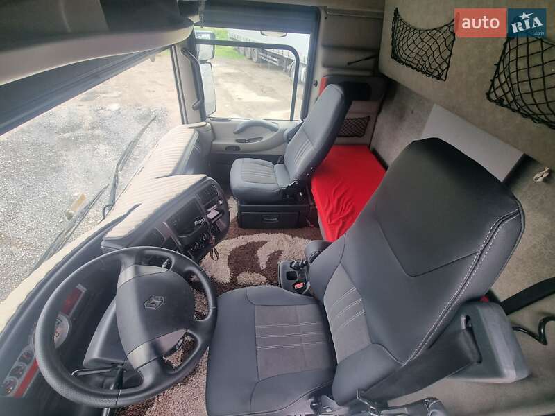 Тягач Renault Magnum 2010 в Ужгороде