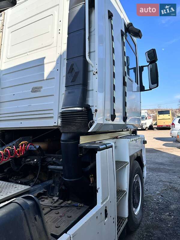 Контейнеровоз Renault Magnum 2004 в Березовке