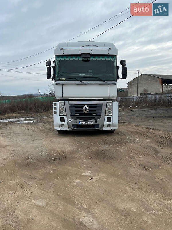 Тягач Renault Magnum 2010 в 