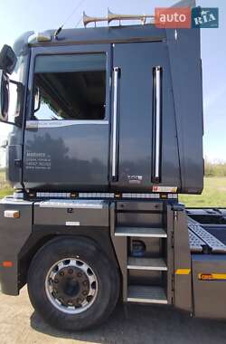 Контейнеровоз Renault Magnum 2007 в 