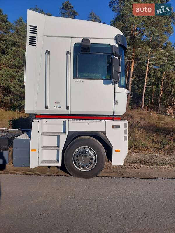 Тягач Renault Magnum 2011 в Луцке