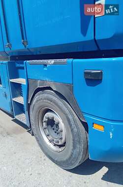 Тягач Renault Magnum 2000 в 