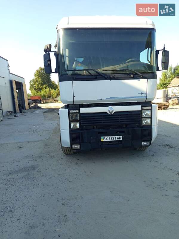 Тягач Renault Magnum 2000 в 