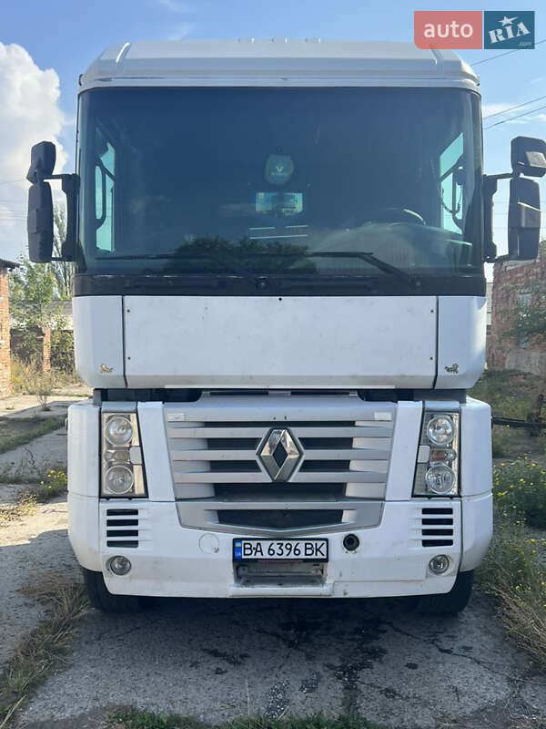 Тягач Renault Magnum 2001 в 