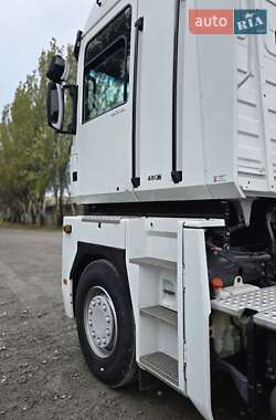 Тягач Renault Magnum 2013 в 