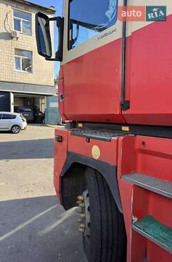 Тягач Renault Magnum 2004 в 