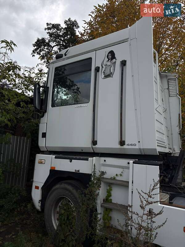 Зерновоз Renault Magnum 2004 в Первомайске