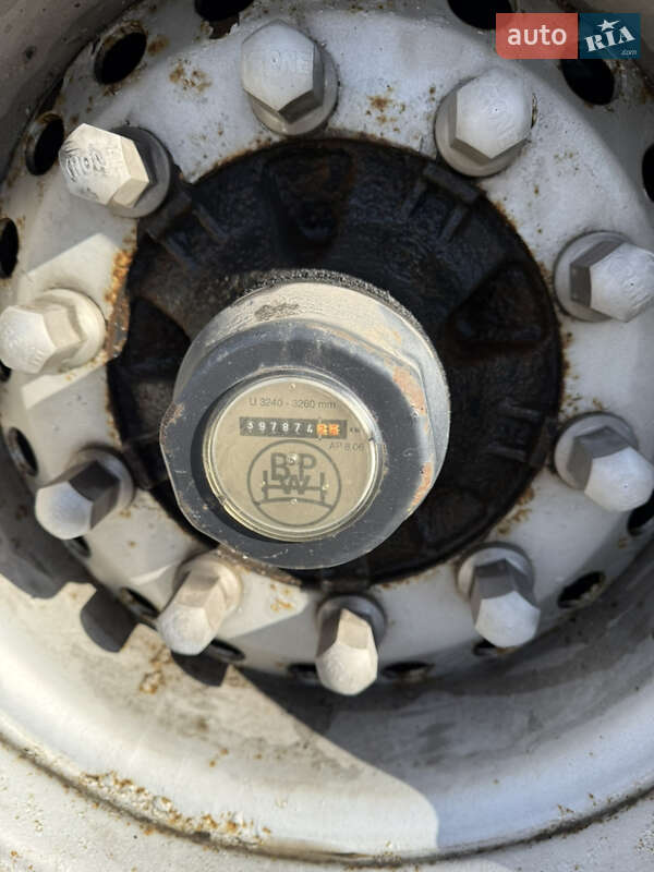 Вантажний фургон Renault Magnum 2005 в Хотині