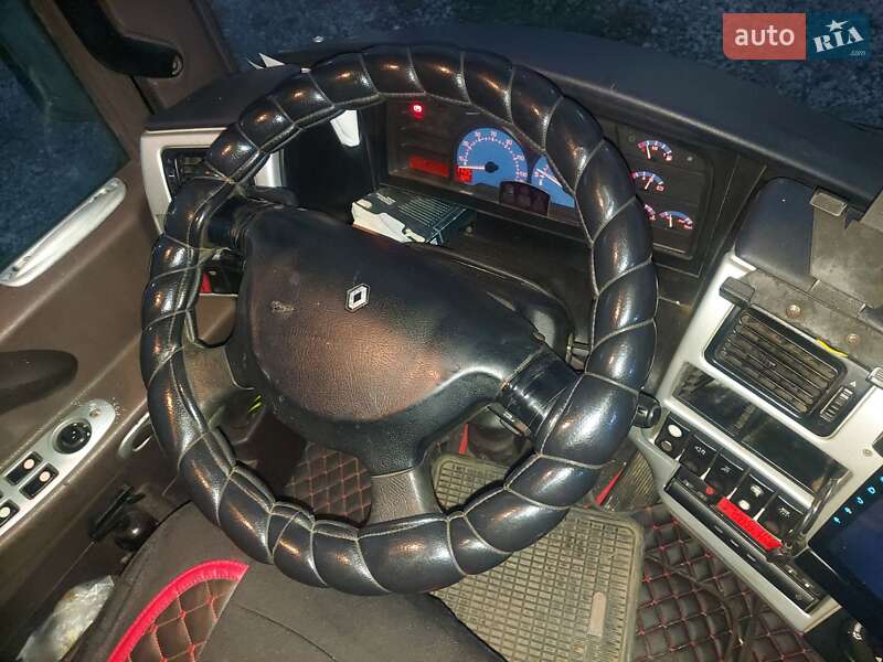Тягач Renault Magnum 2004 в Новомосковську