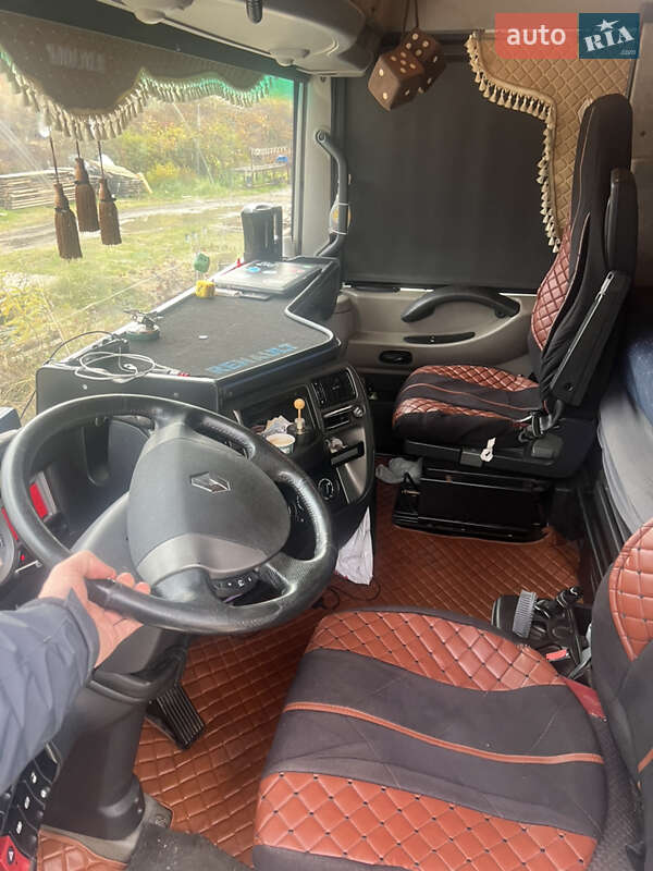 Тягач Renault Magnum 2011 в Ужгороде