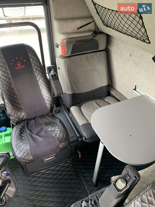 Тягач Renault Magnum 2010 в Чутовому