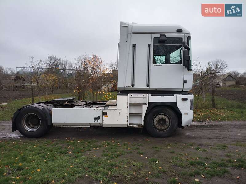 Тягач Renault Magnum 2001 в Голованевске