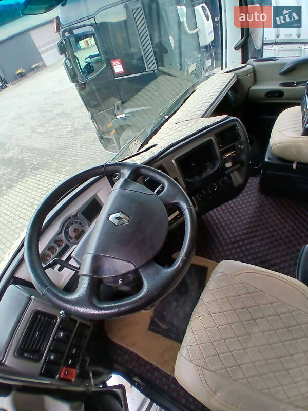 Тягач Renault Magnum 2011 в Мукачевому