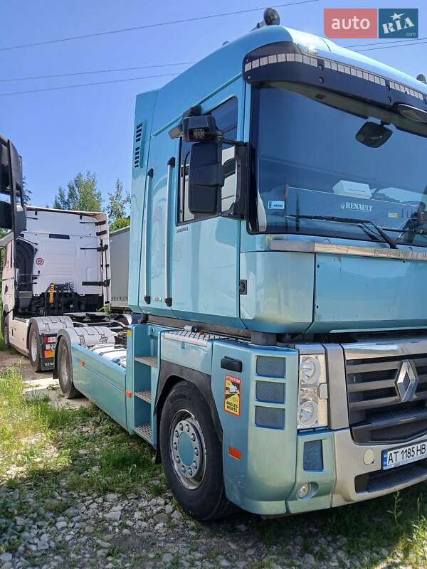 Тягач Renault Magnum 2012 в Вигоді