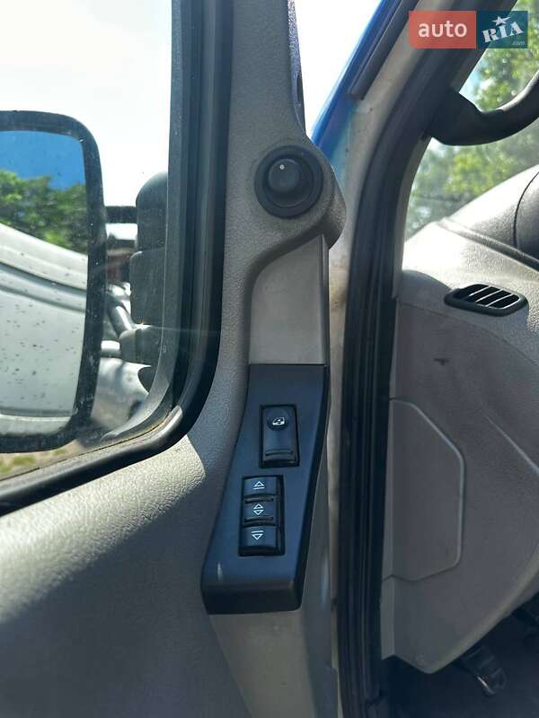 Вантажний фургон Renault Mascott 2002 в Львові