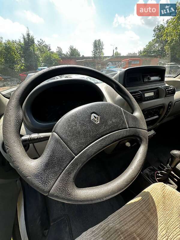 Вантажний фургон Renault Mascott 2002 в Львові