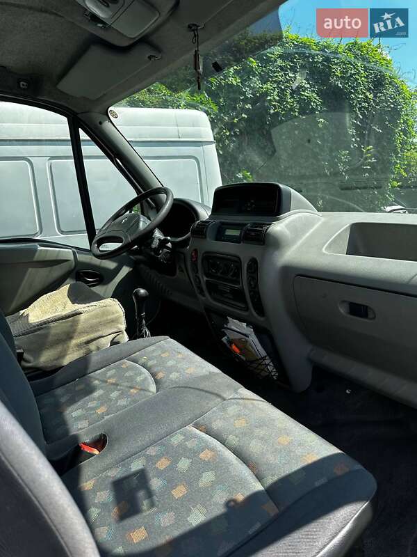 Вантажний фургон Renault Mascott 2002 в Львові