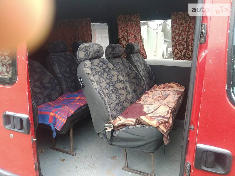 Вантажопасажирський фургон Renault Master 2000 в Львові