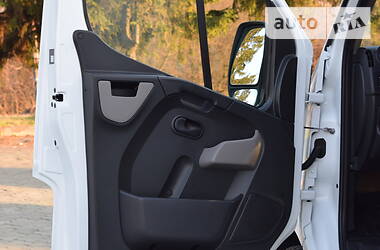 Вантажопасажирський фургон Renault Master 2016 в 
