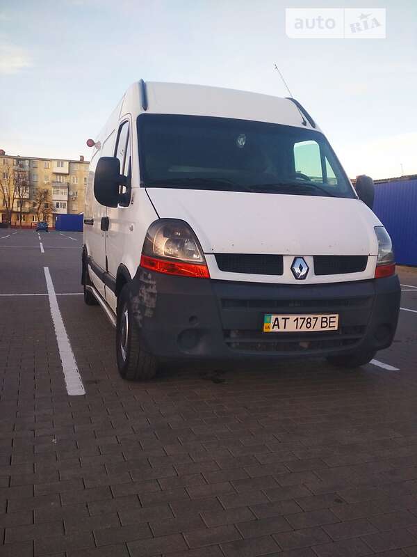 Вантажний фургон Renault Master 2004 в Калуші