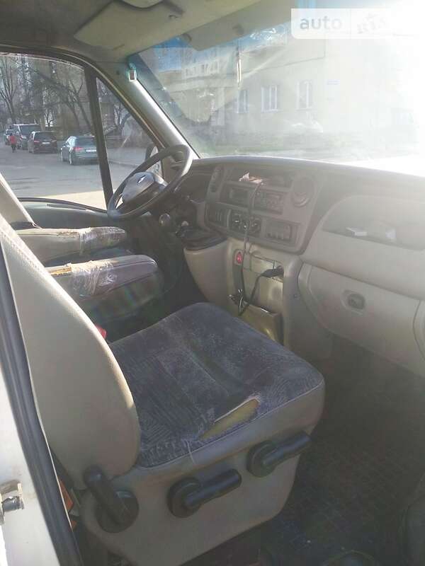 Вантажний фургон Renault Master 2004 в Калуші