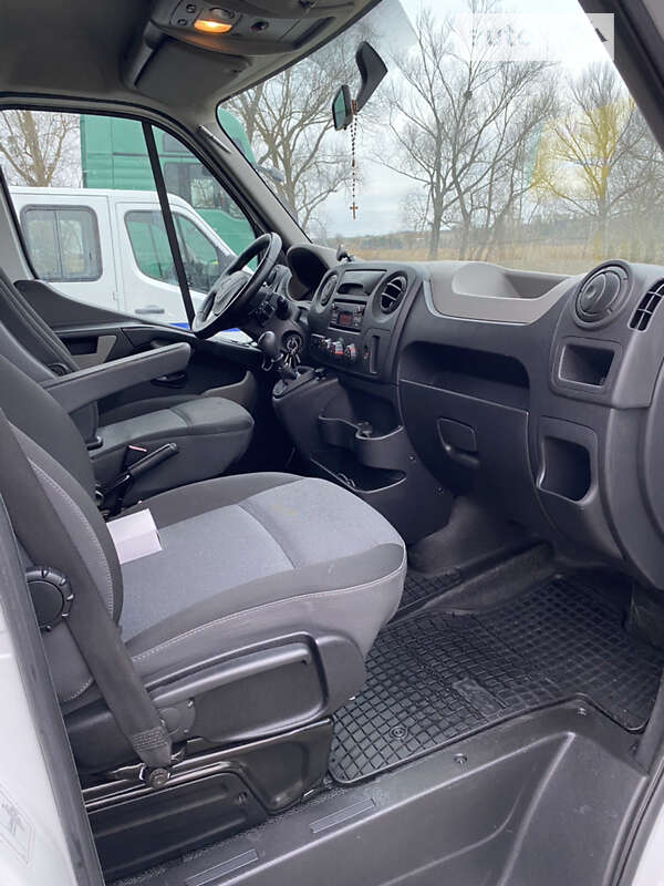 Автовоз Renault Master 2015 в Бережанах