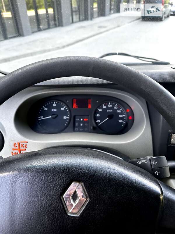 Вантажний фургон Renault Master 2005 в Львові
