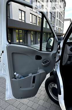 Вантажний фургон Renault Master 2005 в Львові