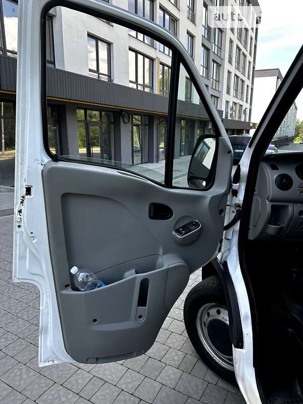 Вантажний фургон Renault Master 2005 в Львові