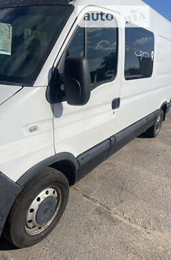 Вантажний фургон Renault Master 2006 в Чернігові