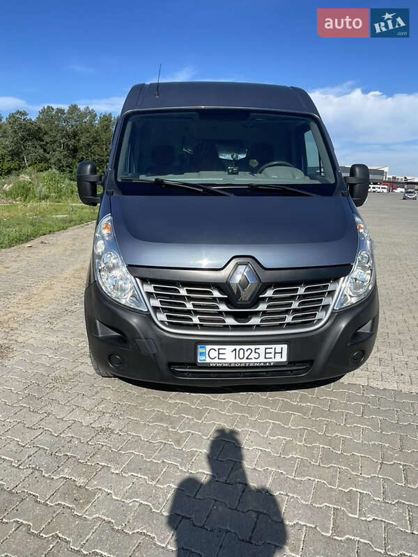 Вантажний фургон Renault Master 2017 в Чернівцях