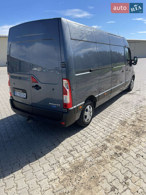 Вантажний фургон Renault Master 2017 в Чернівцях