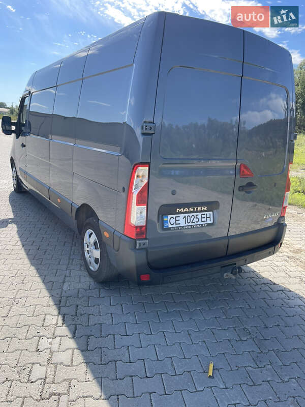 Вантажний фургон Renault Master 2017 в Чернівцях