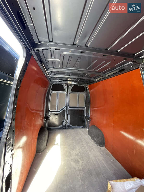 Вантажний фургон Renault Master 2017 в Чернівцях