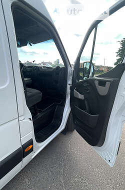 Грузовой фургон Renault Master 2016 в 