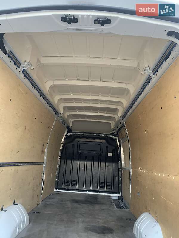 Вантажний фургон Renault Master 2020 в Бориславі