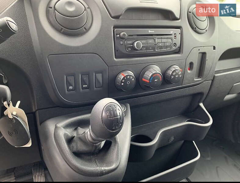 Грузовой фургон Renault Master 2015 в Мерефа