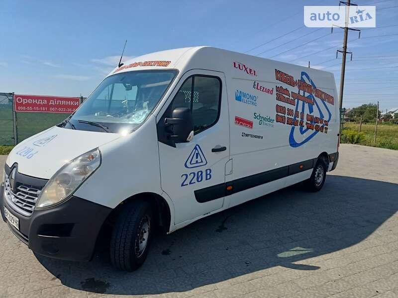 Вантажний фургон Renault Master 2015 в Львові