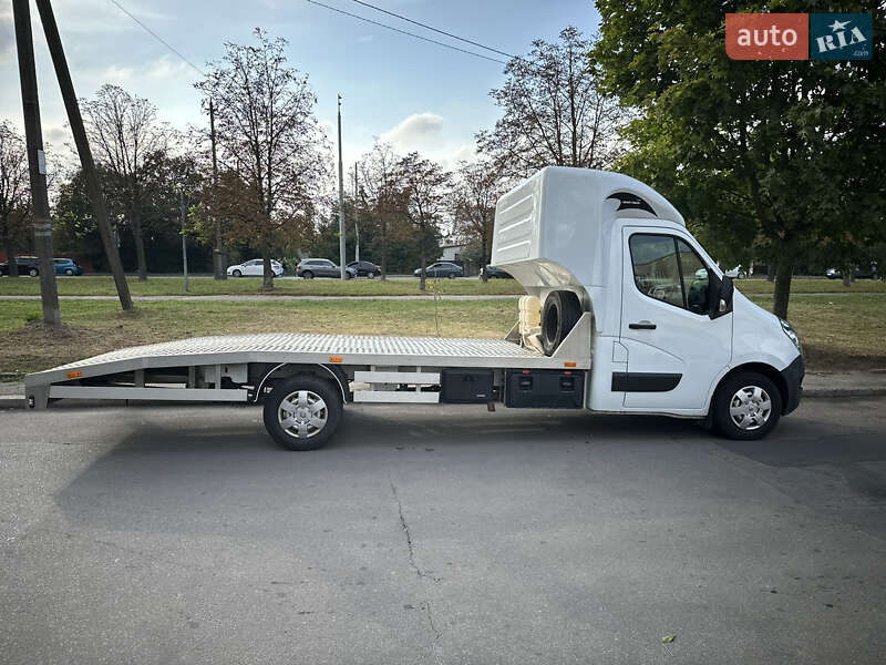Евакуатор Renault Master 2017 в Яворові