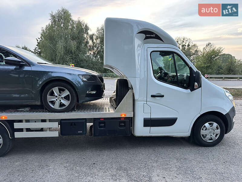Евакуатор Renault Master 2017 в Яворові