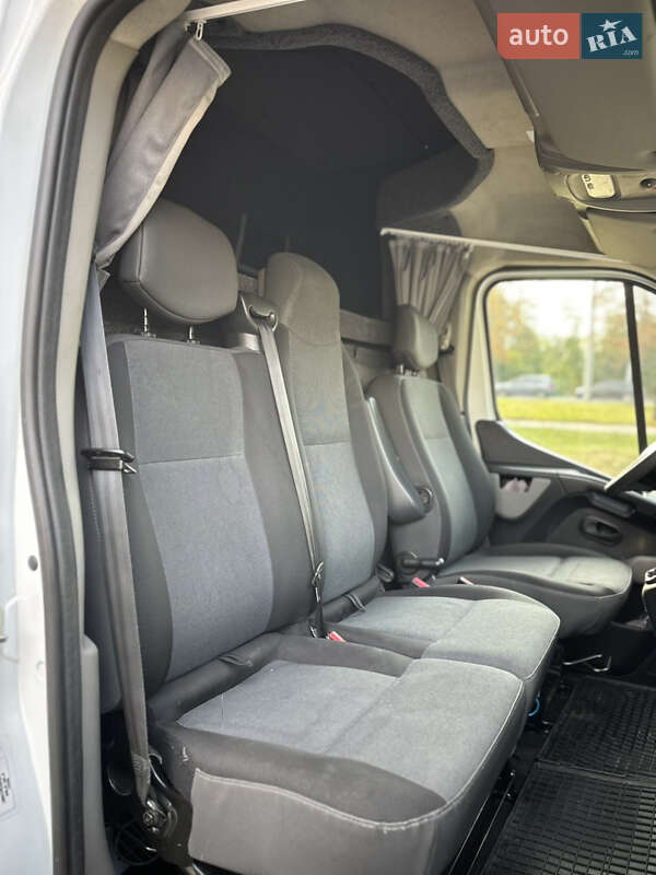 Евакуатор Renault Master 2017 в Яворові