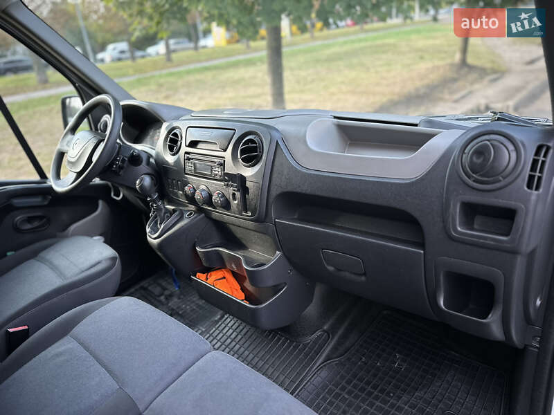 Евакуатор Renault Master 2017 в Яворові