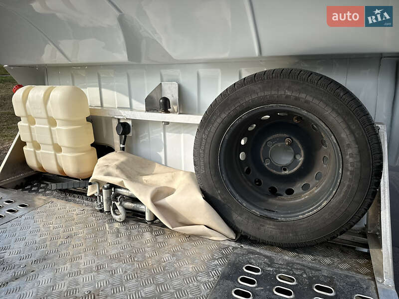 Евакуатор Renault Master 2017 в Яворові