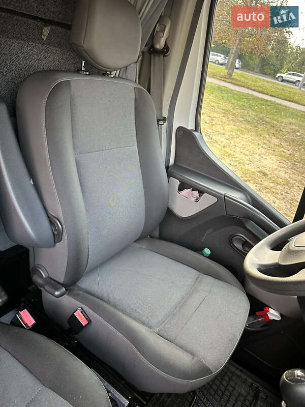 Евакуатор Renault Master 2017 в Яворові