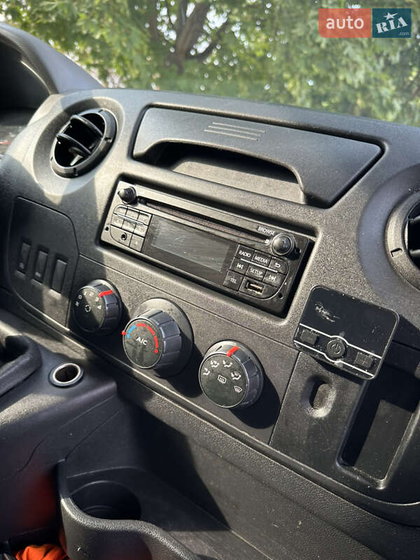 Евакуатор Renault Master 2017 в Яворові