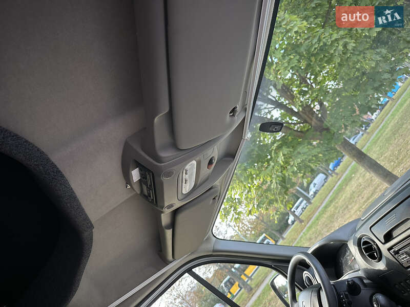 Евакуатор Renault Master 2017 в Яворові