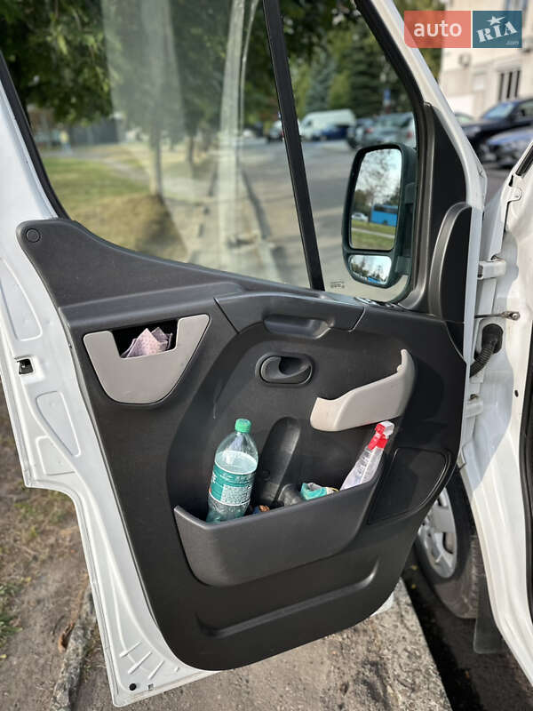 Евакуатор Renault Master 2017 в Яворові