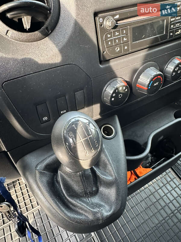 Евакуатор Renault Master 2017 в Яворові